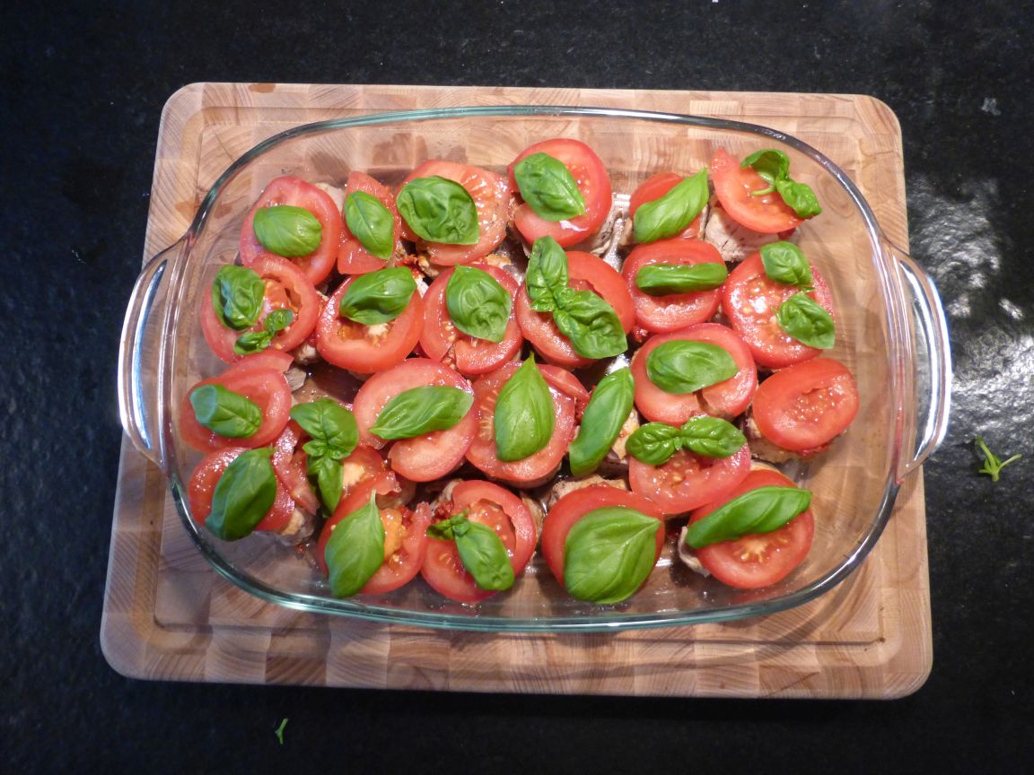 Schweinemedaillons mit Tomate und Basilikum