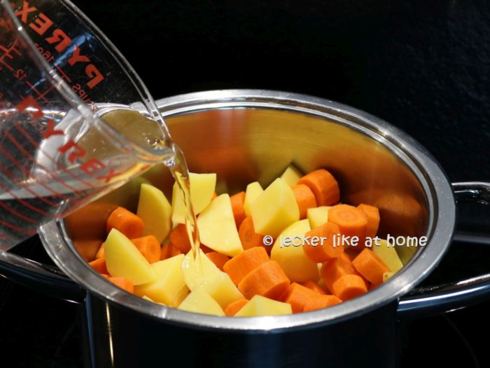 Karottensüppchen - Wasser zufügen