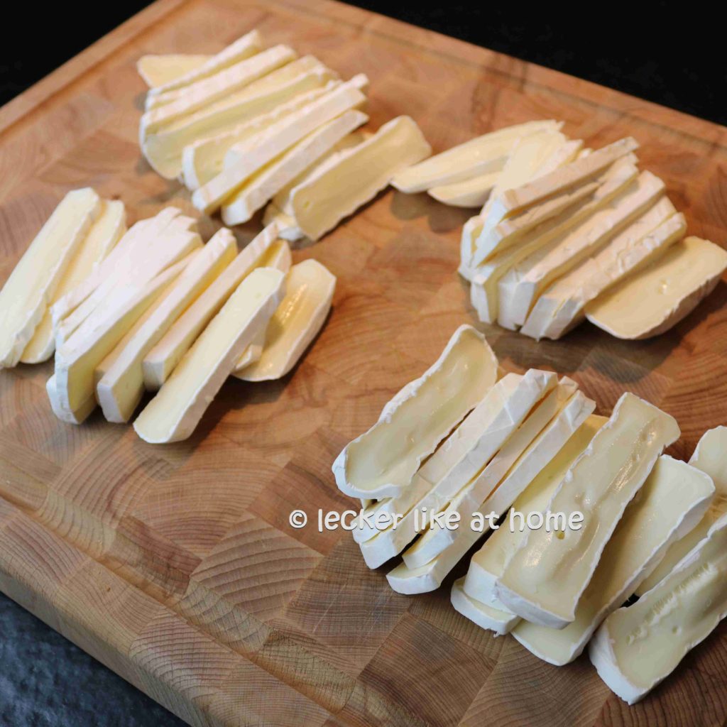 Creme-fraiche-Kartoffeln-10-Camembert-schneiden