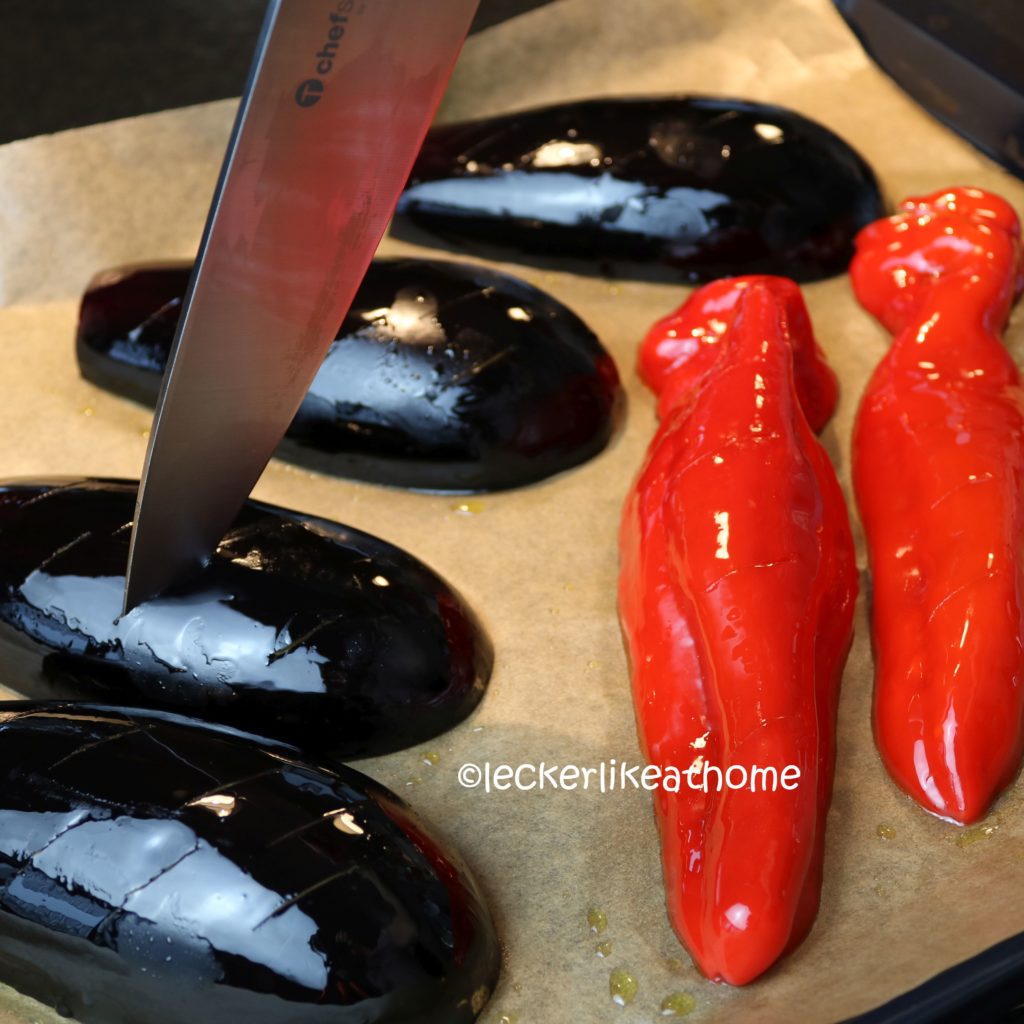 Auberginencreme - Gemüse mit dem Messer einstechen