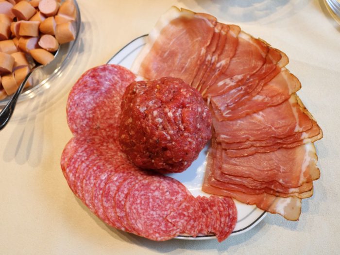Raclette - Schinken - Salami - Würstchen - Hackfleisch