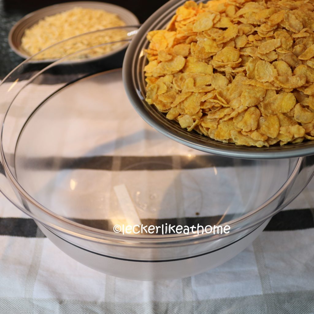 Schoko Crossies - 11 Cornflakes in eine Schüssel füllen