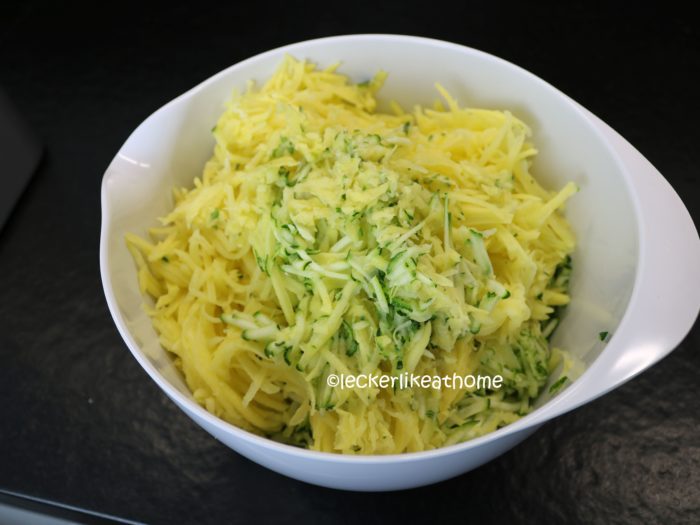 Zucchini - Kartoffel - Rösti Kartoffeln geraspelt