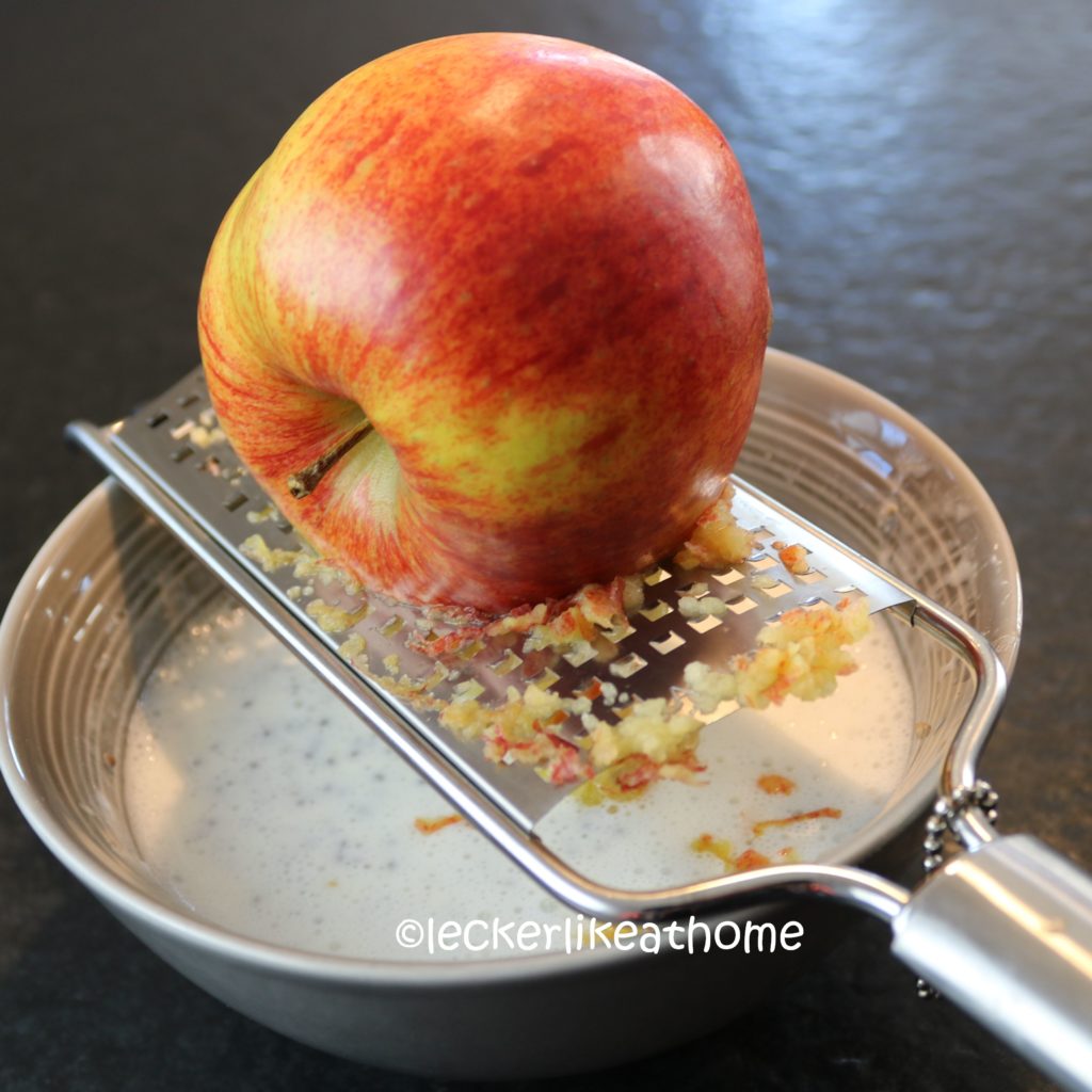 Chia Apfel Mix - Apfel dazu reiben