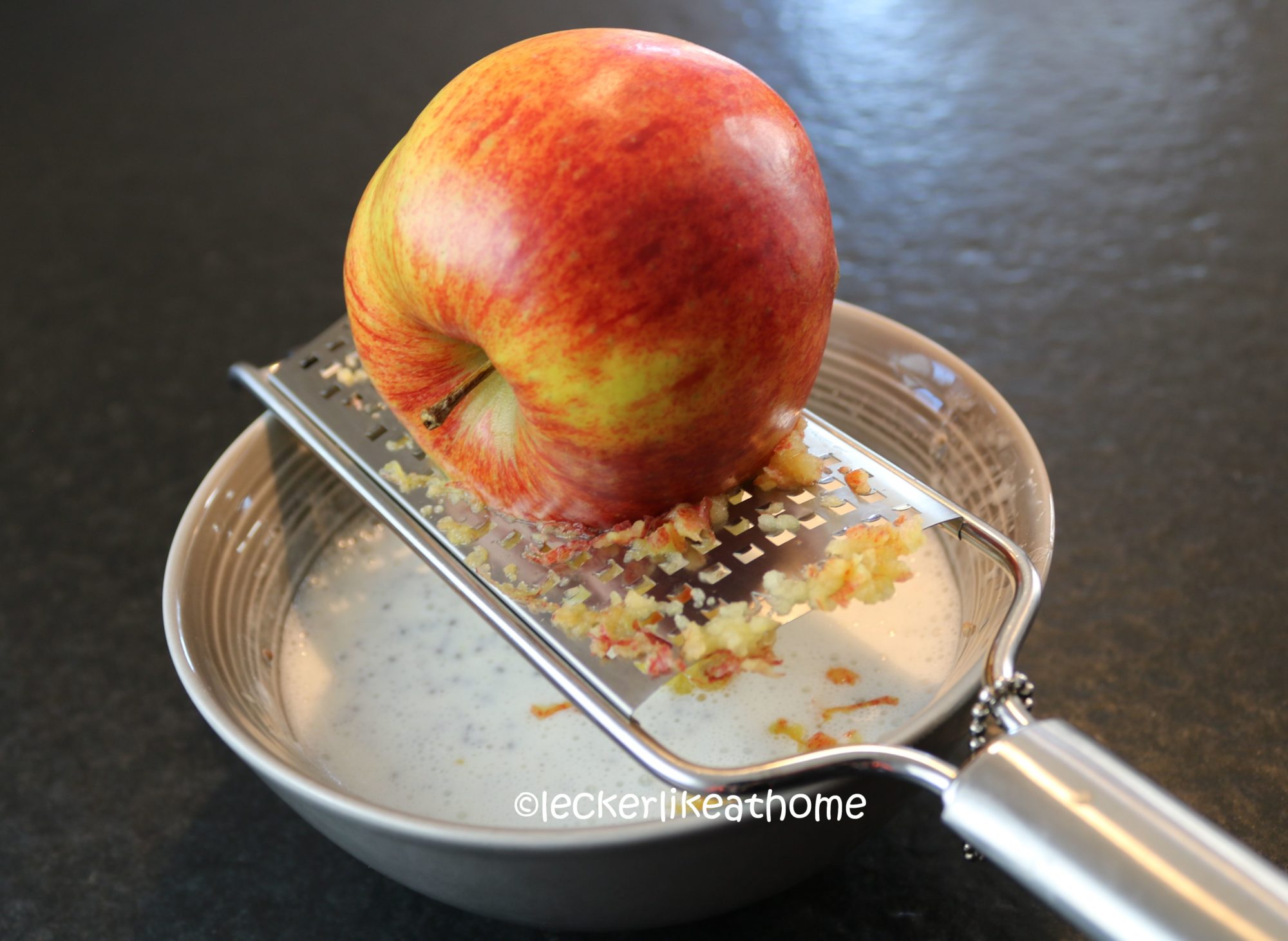 Chia Apfel Mix - Apfel dazu reiben