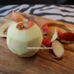 Kartoffelsalat - Apfel schälen