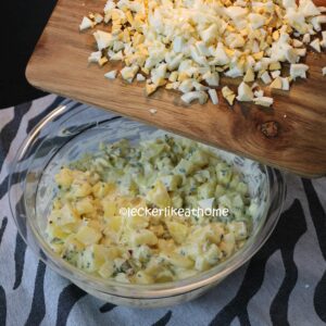 Kartoffelsalat - Eiwürfel hinzufügen